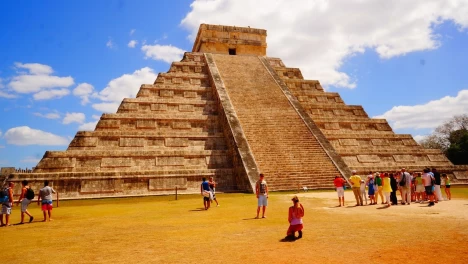 Интересные экскурсии на пирамиды в Мексике. Выбор лучшего маршрута, интересное сопровождение. Программы для детей и взрослых.